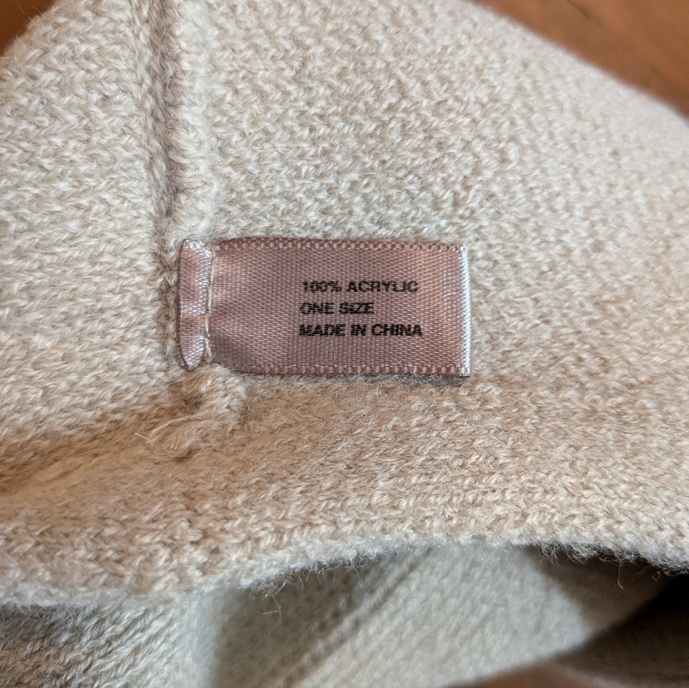Stylish Cream Beret Hat - Picture 3 of 3